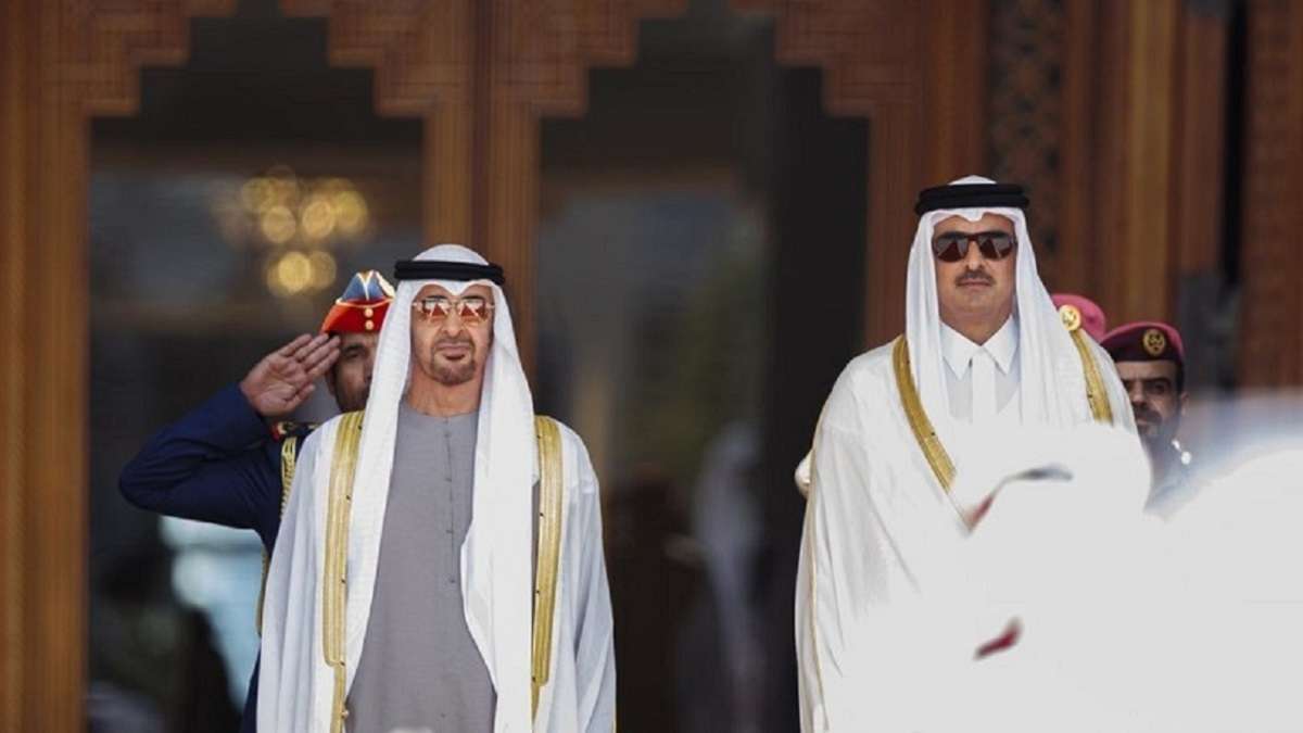 El emir de Qatar, Sheikh Tamim bin Hamad Al Thani, y el presidente de los Emiratos Árabes Unidos, Sheikh Mohamed bin Zayed Al Nahyan